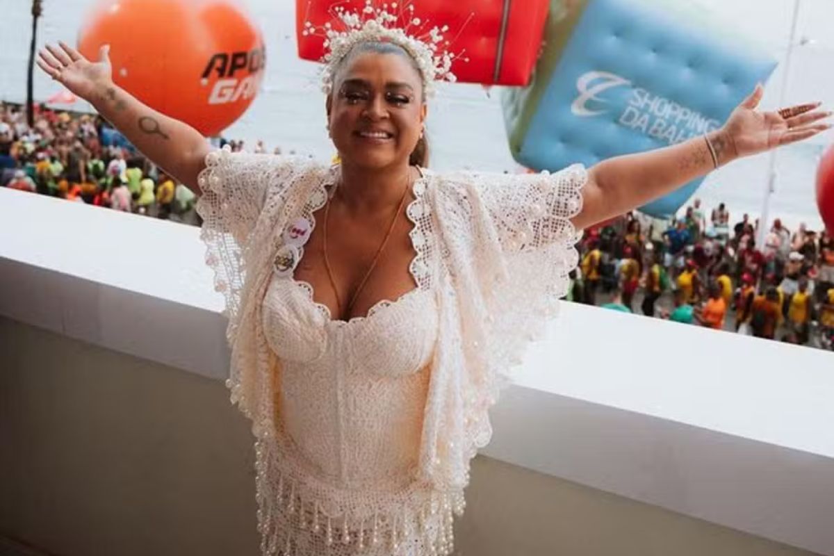 PRETA GIL É OVACIONADA POR FOLIÕES E ARTISTAS NO CARNAVAL DE SALVADOR